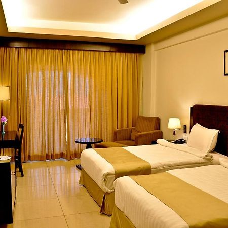 Pramod Convention & Club Resort Каттак Экстерьер фото