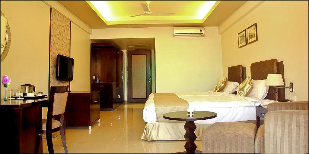 Pramod Convention & Club Resort Каттак Экстерьер фото